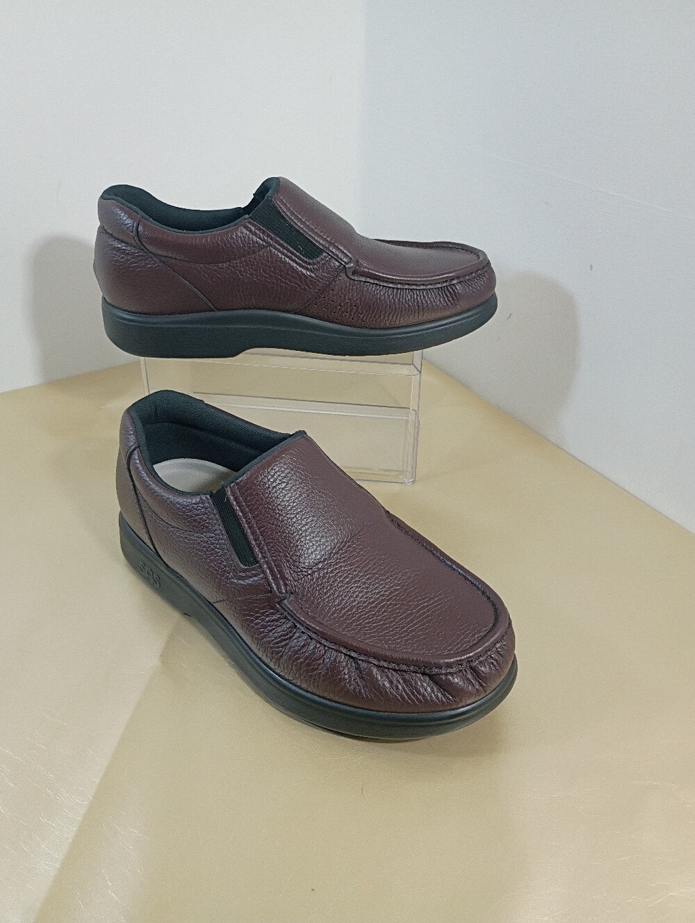 SAS Men's SZ 9.5W Side Gore Cordovan Shoes. Condition is Pre-owned - Good.